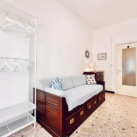 Hostdomus - Sea View Apartment