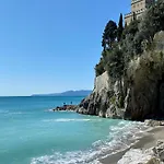 Hostdomus - Sea View Apartment