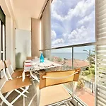 Apartment Hostdomus - Sea View *